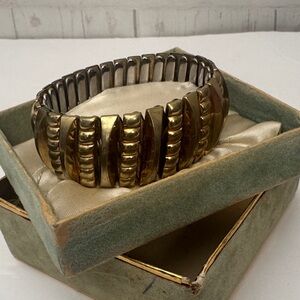 Leading Lady Harwood Vintage Retro Gold-tone Stretch Bracelet